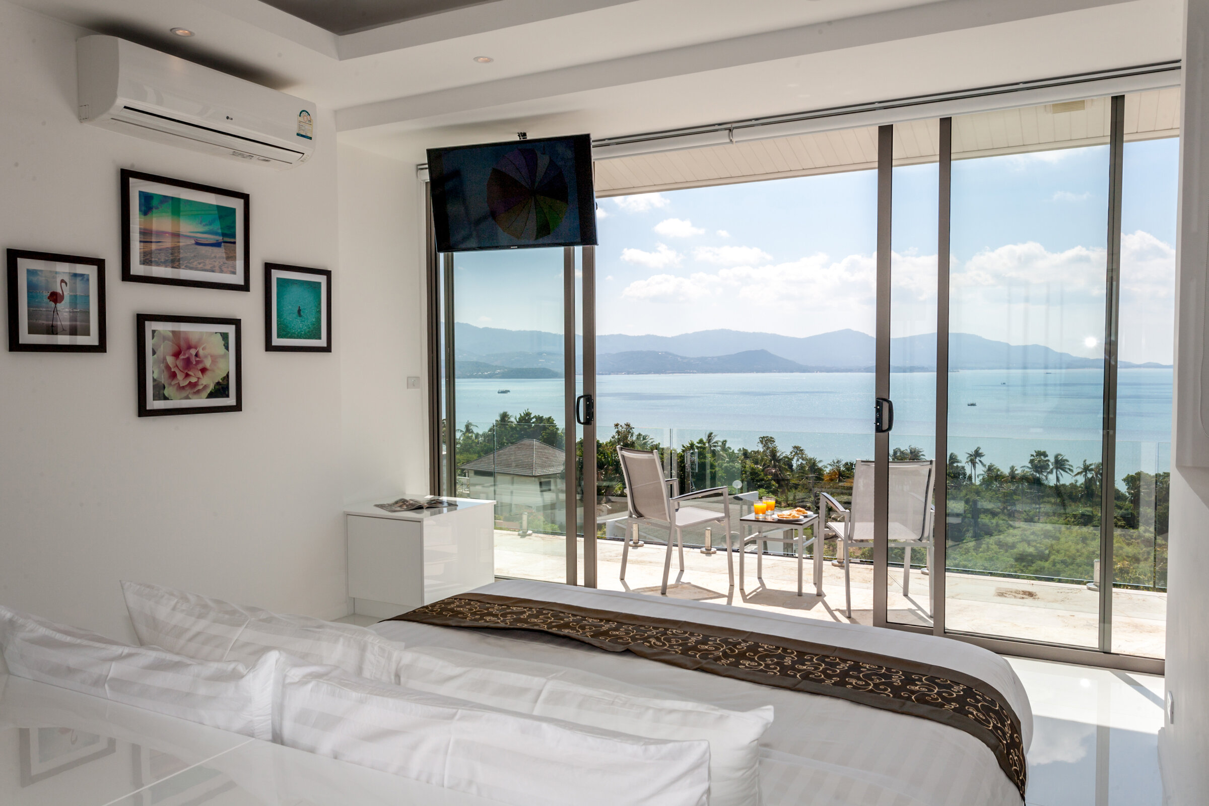 Villa Daizo outdoor terrace at twilight